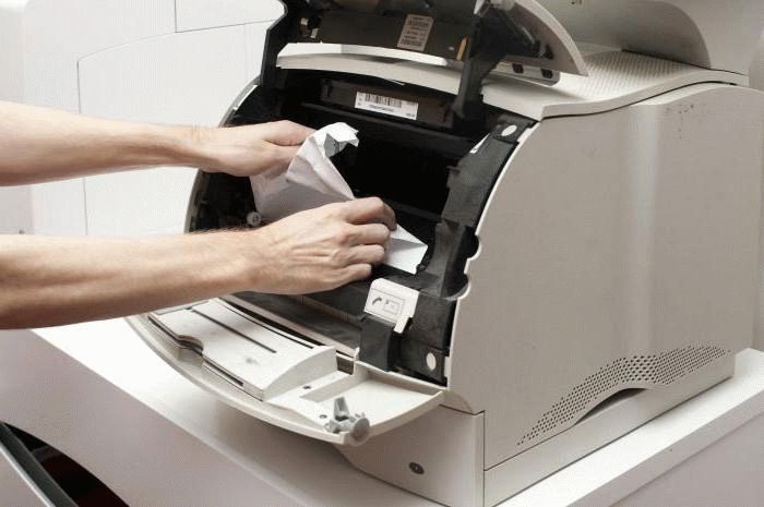 Если бумага застряла в принтере что делать